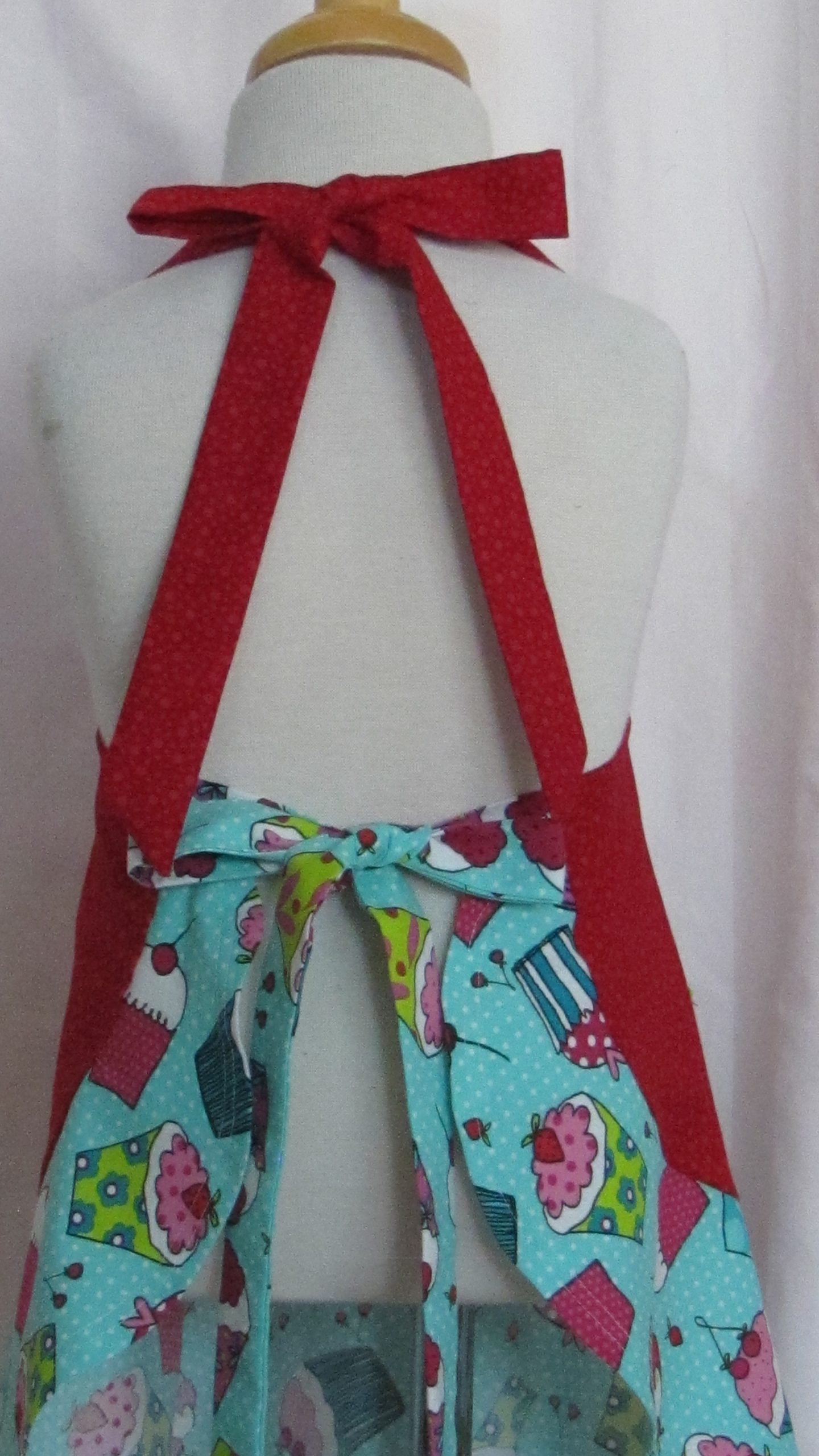 cupcakes on teal back