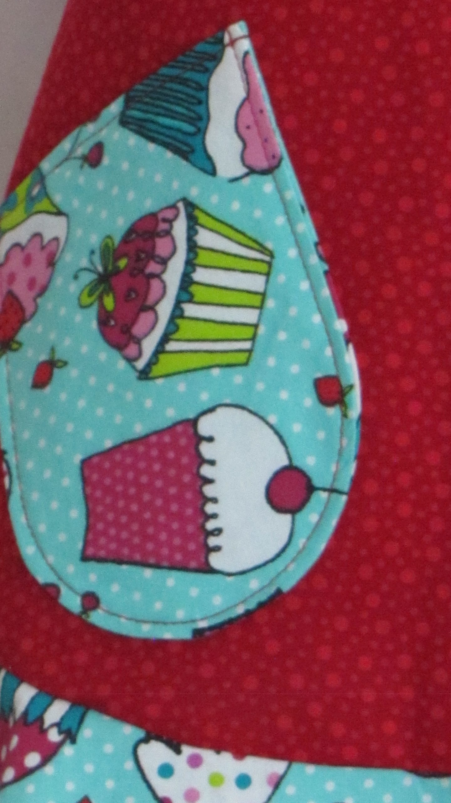 cupcakes on teal pocket